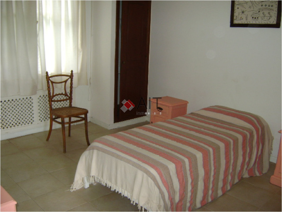 Casa ID.5123 - Gran residencia 6 dormitorios frente al mar en playa Mansa. Consulte!