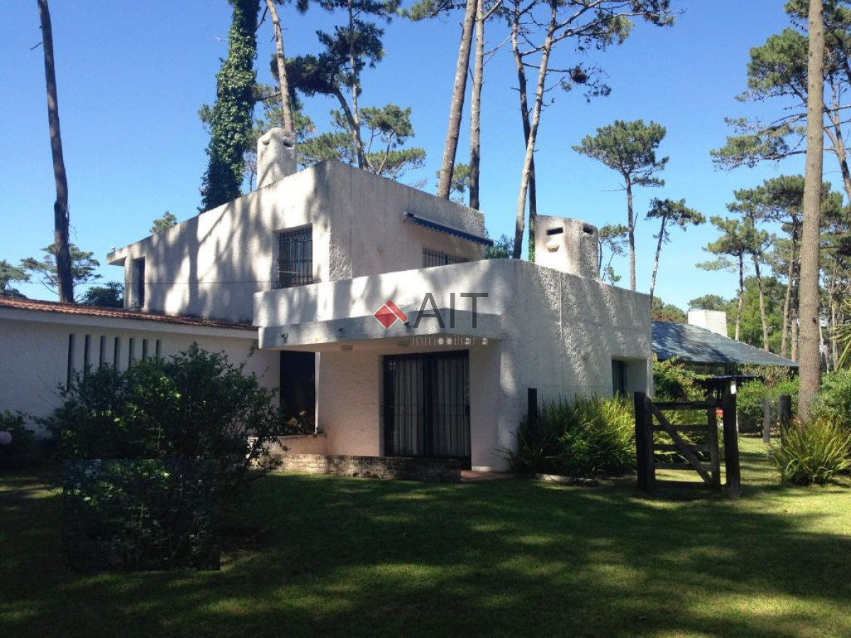 Casa ID.4459 - Amplia capacidad, 4 dormitorios, muy completa. Cerca de la playa. Consulte!