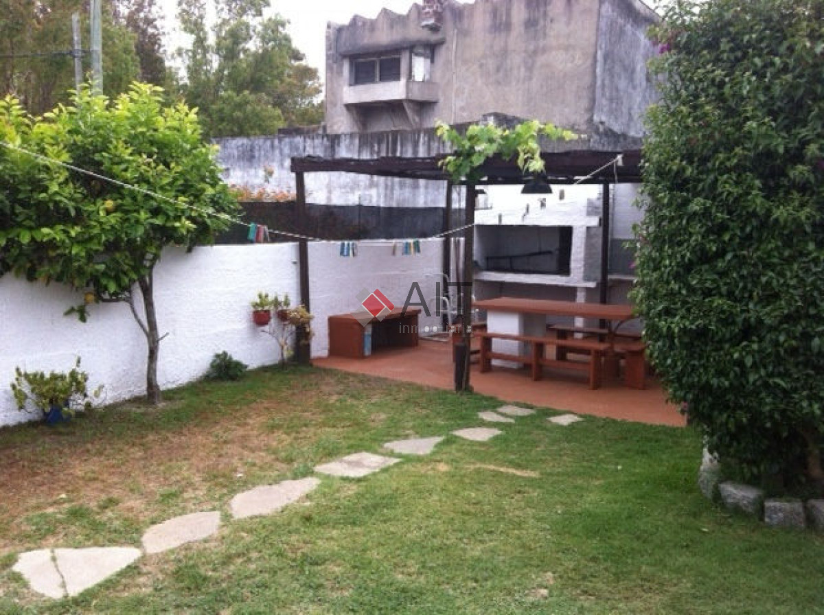 Casa ID.6038 - Muy funcional  y prÃ¡ctica a solo media cuadra de la ruta 10!!