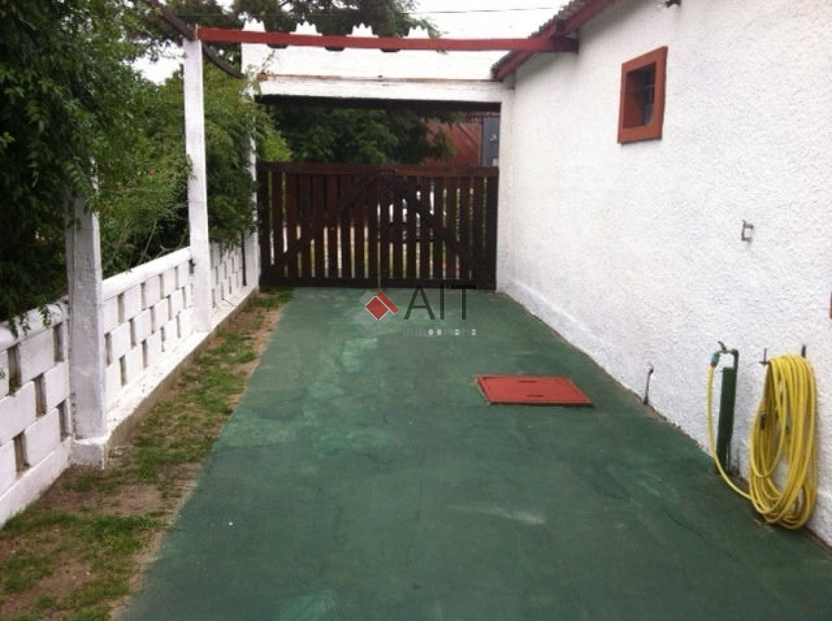 Casa ID.6038 - Muy funcional  y prÃ¡ctica a solo media cuadra de la ruta 10!!