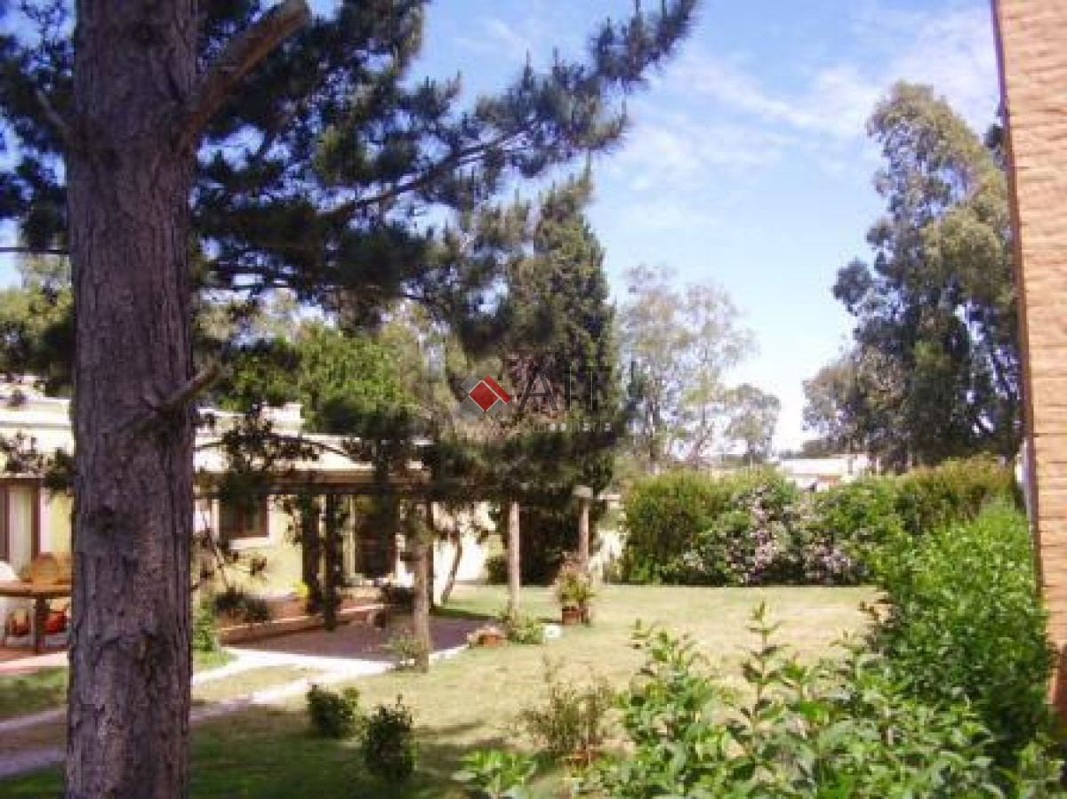 Casa ID.6112 - Divina casa con amplia barbacoa y terreno cercado a pasos de todo!! 