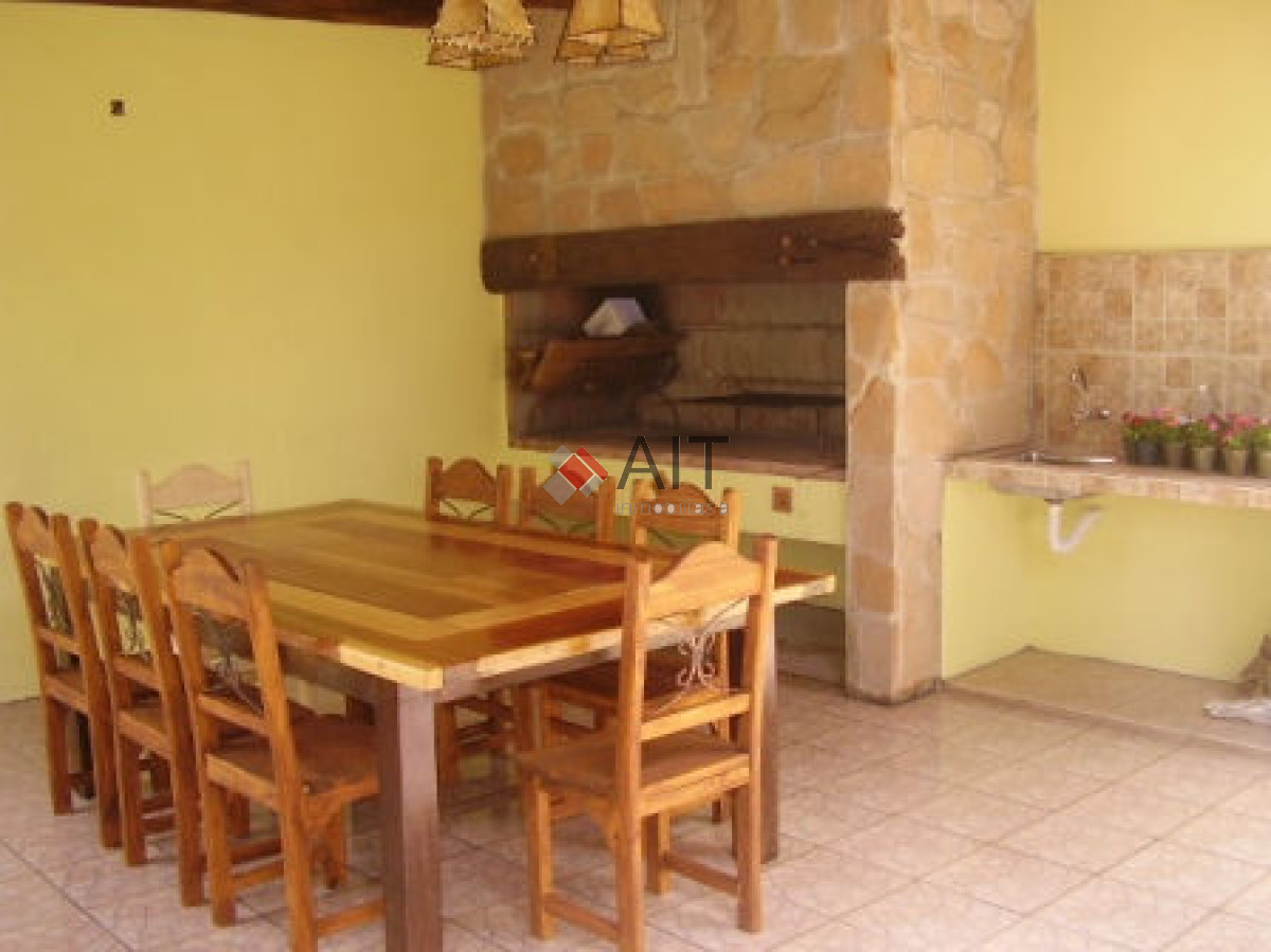Casa ID.6112 - Divina casa con amplia barbacoa y terreno cercado a pasos de todo!! 