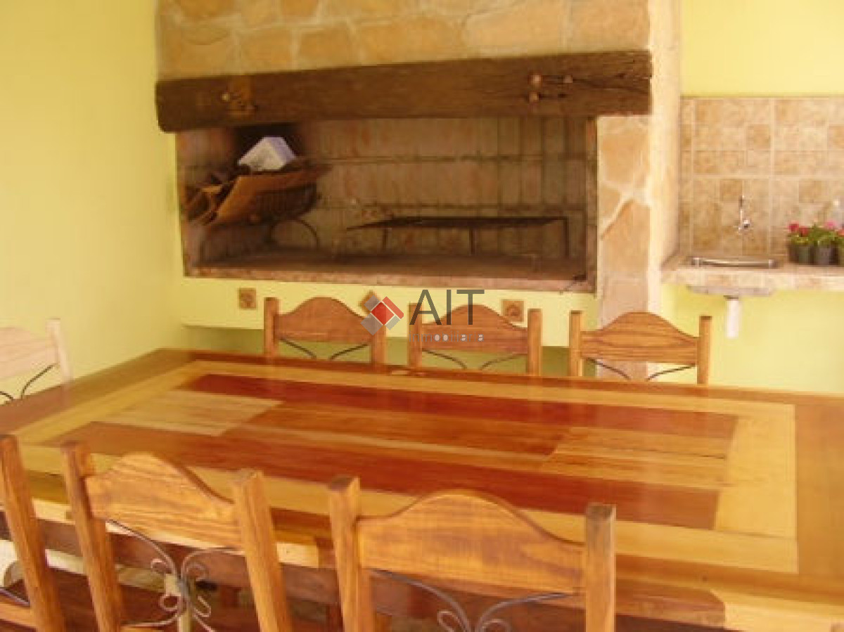 Casa ID.6112 - Divina casa con amplia barbacoa y terreno cercado a pasos de todo!! 
