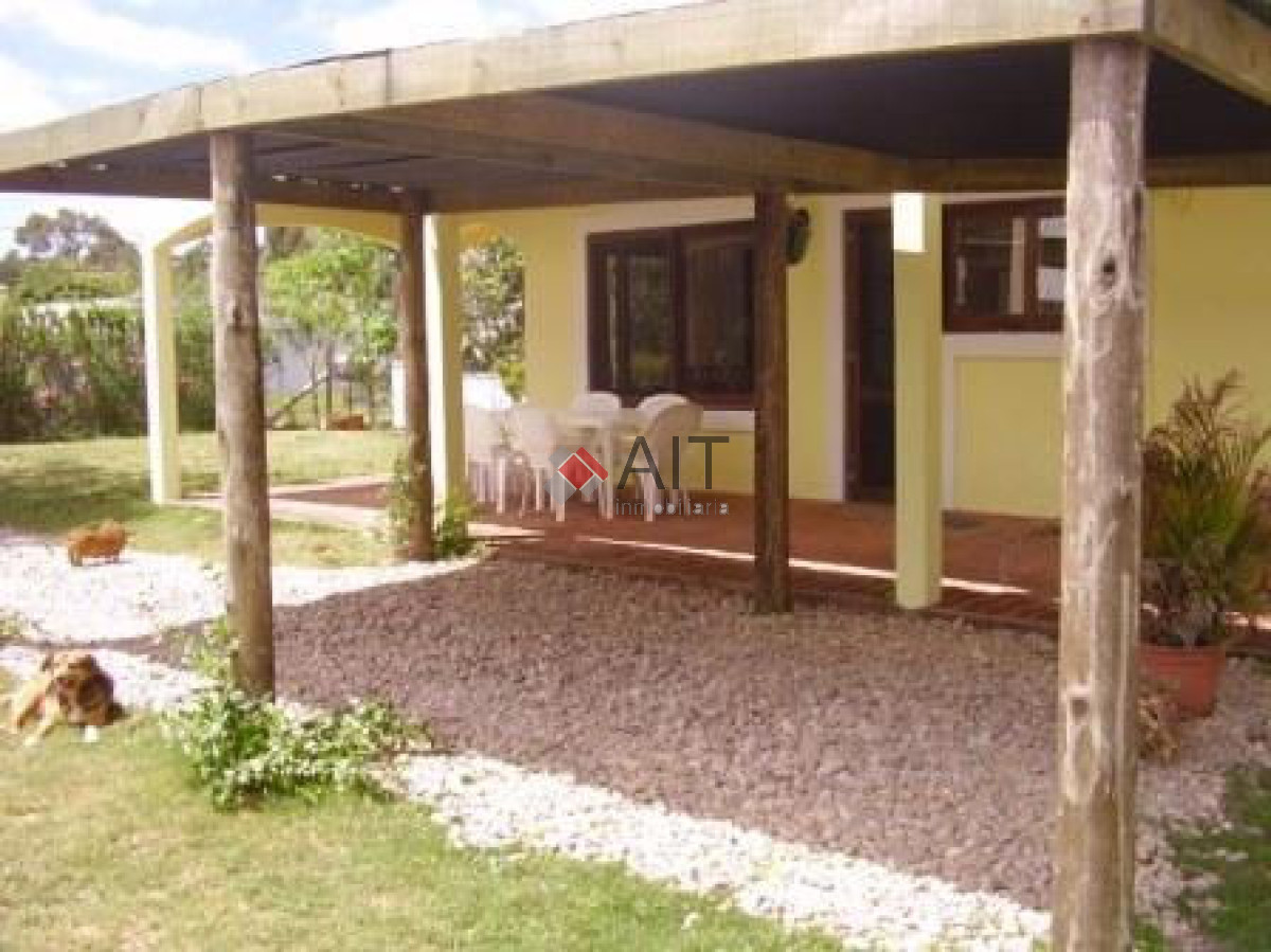 Casa ID.6112 - Divina casa con amplia barbacoa y terreno cercado a pasos de todo!! 