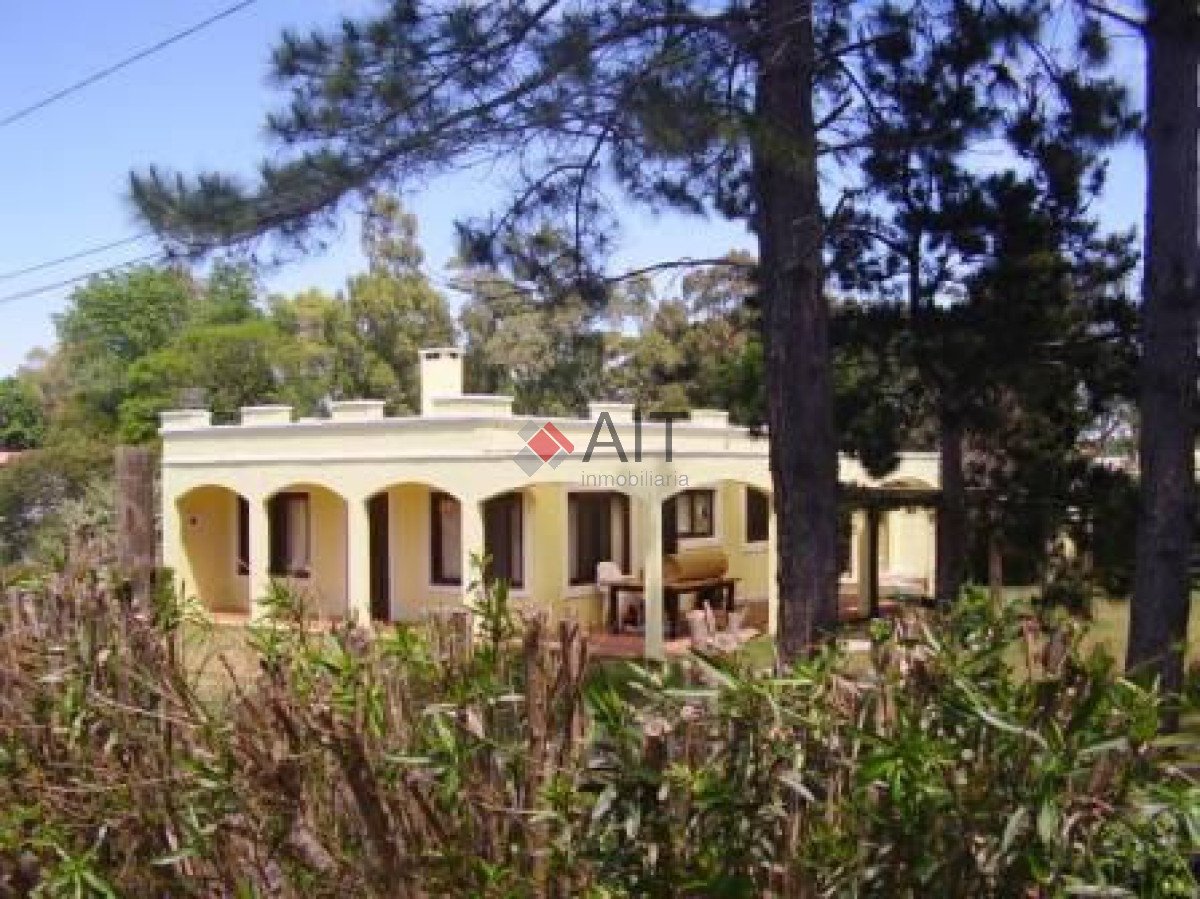 Casa ID.6112 - Divina casa con amplia barbacoa y terreno cercado a pasos de todo!! 