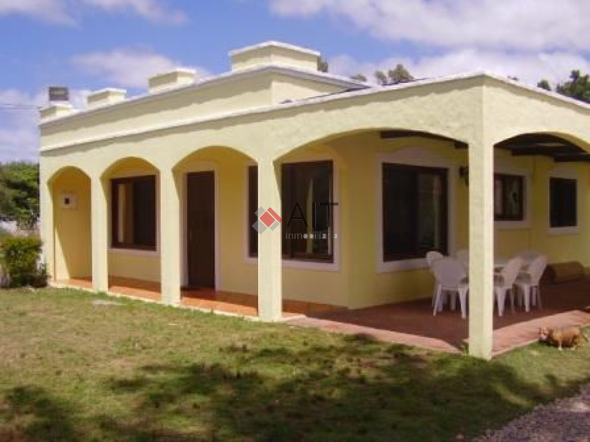 Casa ID.6112 - Divina casa con amplia barbacoa y terreno cercado a pasos de todo!! 