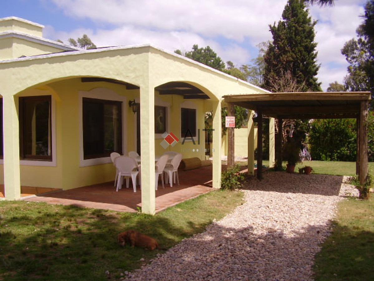 Casa ID.6112 - Divina casa con amplia barbacoa y terreno cercado a pasos de todo!! 