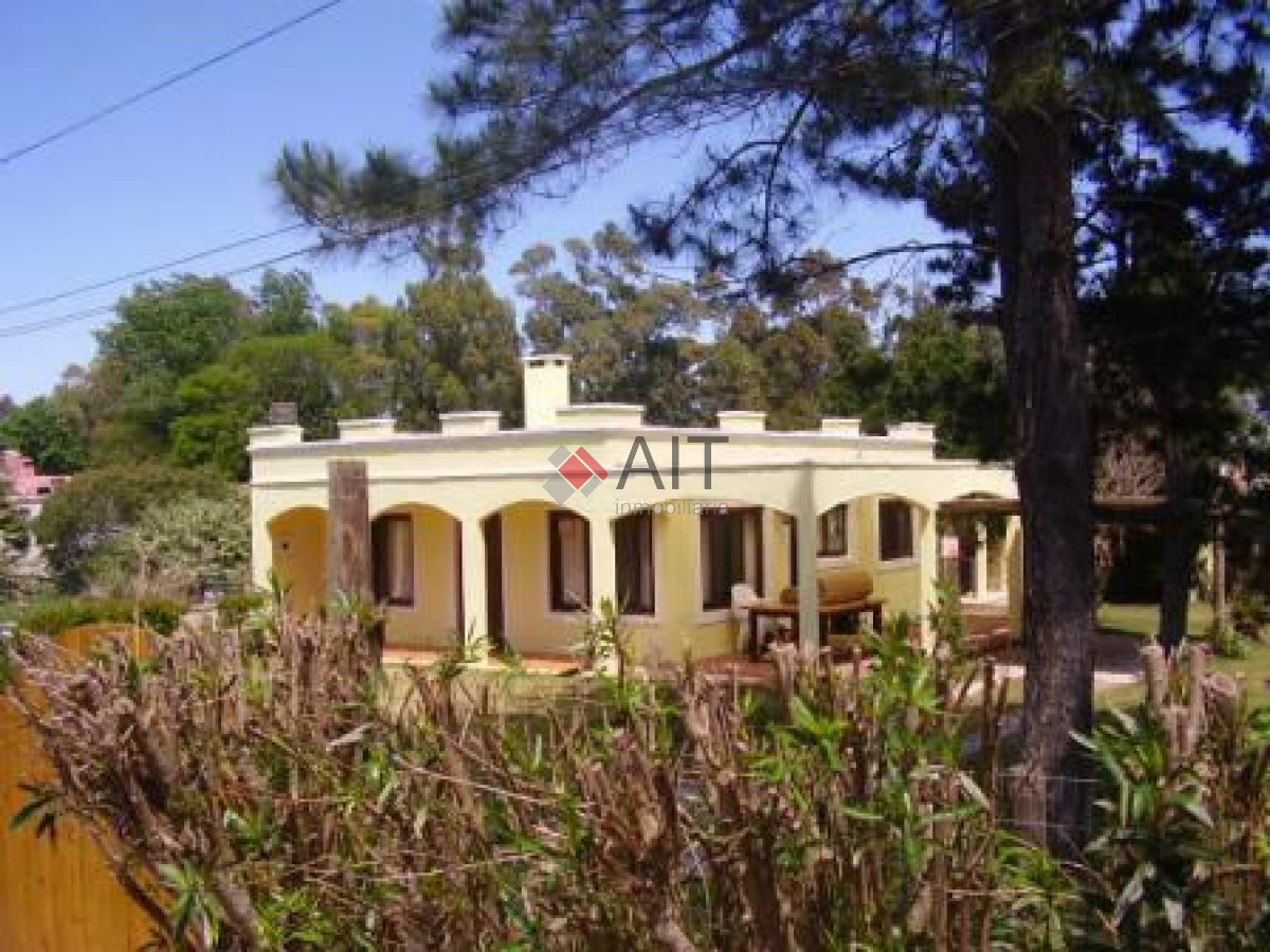 Casa ID.6112 - Divina casa con amplia barbacoa y terreno cercado a pasos de todo!! 