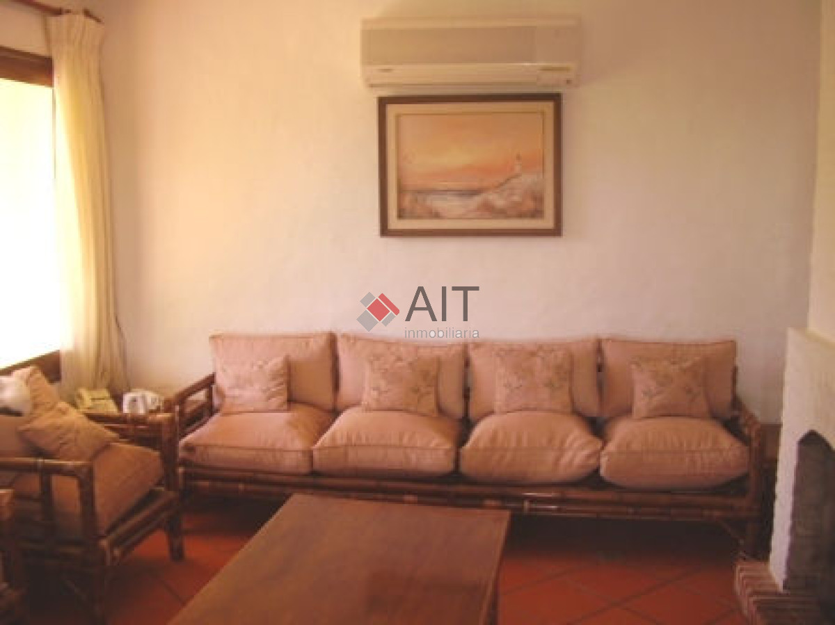 Casa ID.6112 - Divina casa con amplia barbacoa y terreno cercado a pasos de todo!! 