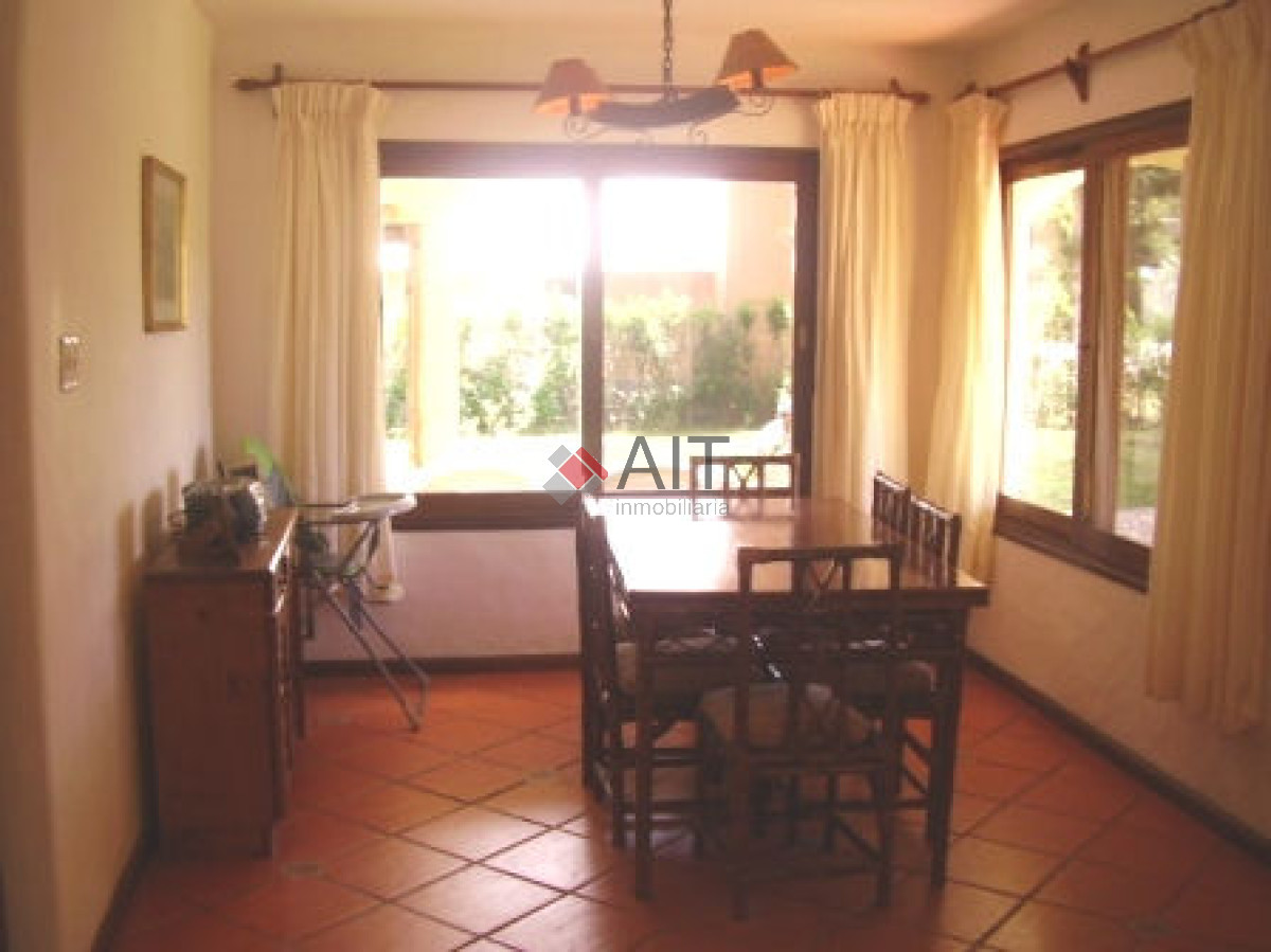 Casa ID.6112 - Divina casa con amplia barbacoa y terreno cercado a pasos de todo!! 