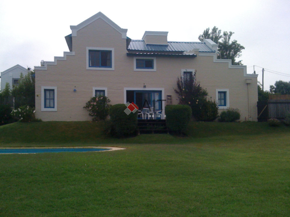 Casa ID.6182 - Hermosa casa para 10 personas en pleno corazon de la Barra!!