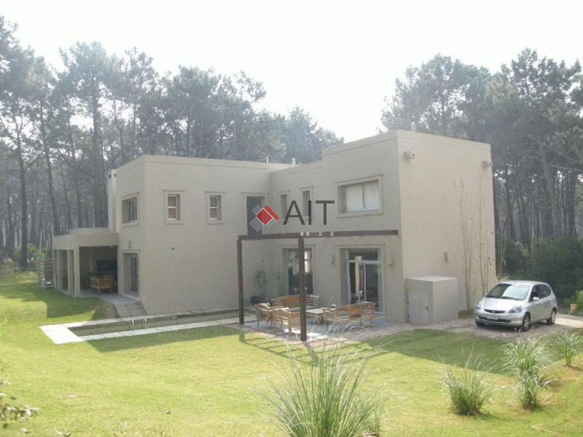 Casa ID.6205 - Barrio privado a pasos de playa Bikini!!