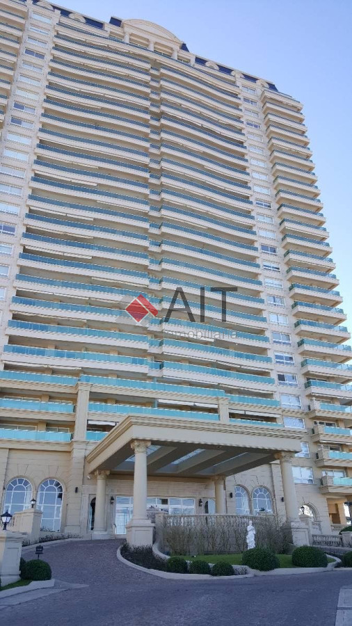 Apartamento ID.3721 - Excelente unidad en torres Imperiale, 3 dormitorios y servicio, frente al mar. Alta categoria. Consulte.