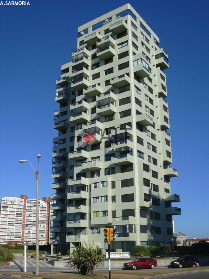 Apartamento ID.4002 - Primer linea brava, 3 dormitorios vista al mar. CÃ³modo departamento en torre con servicios.