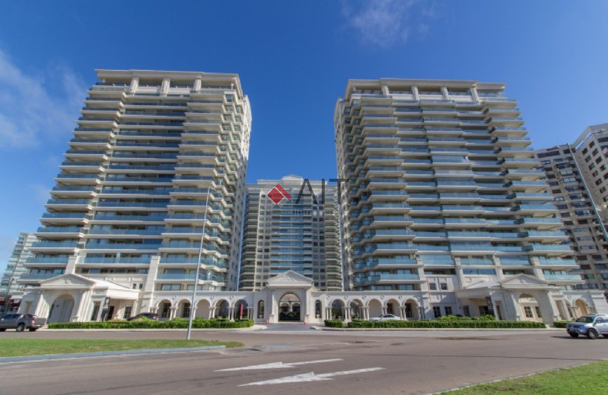 Apartamento ID.3721 - Excelente unidad en torres Imperiale, 3 dormitorios y servicio, frente al mar. Alta categoria. Consulte.