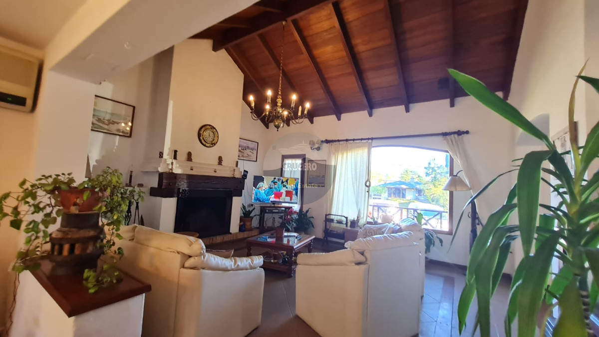Casa ID.6217 - CASA EN VENTA EN 3 DORMITORIOS PINARES 