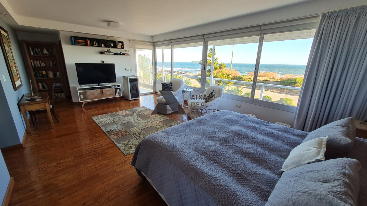 venta casa 5 dormitorios frente al mar playa mansa - aix661c
