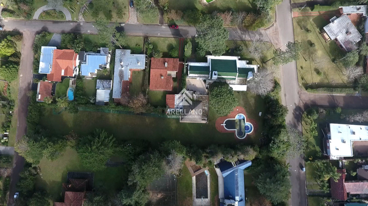 Casa ID.381 - VENTA CASA 5 DORMITORIOS en Playa Mansa