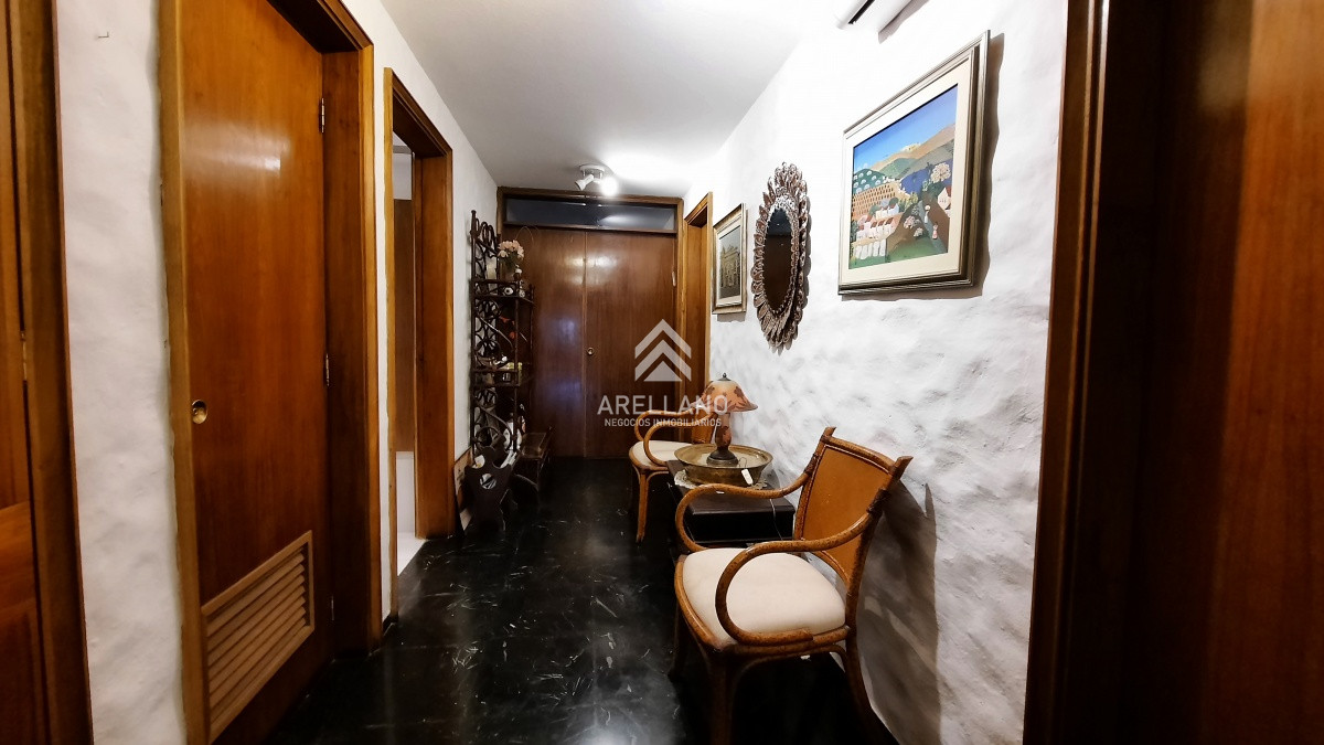 Casa ID.381 - VENTA CASA 5 DORMITORIOS en Playa Mansa