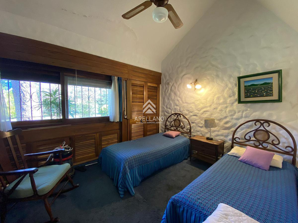 Casa ID.381 - VENTA CASA 5 DORMITORIOS en Playa Mansa