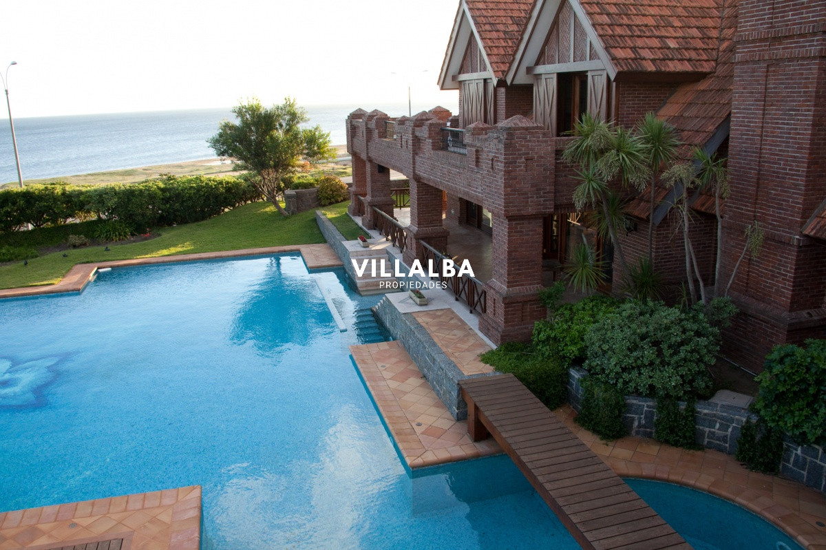Apartamento ID.939 - Exclusiva Mansión frente al Mar en Punta del Este