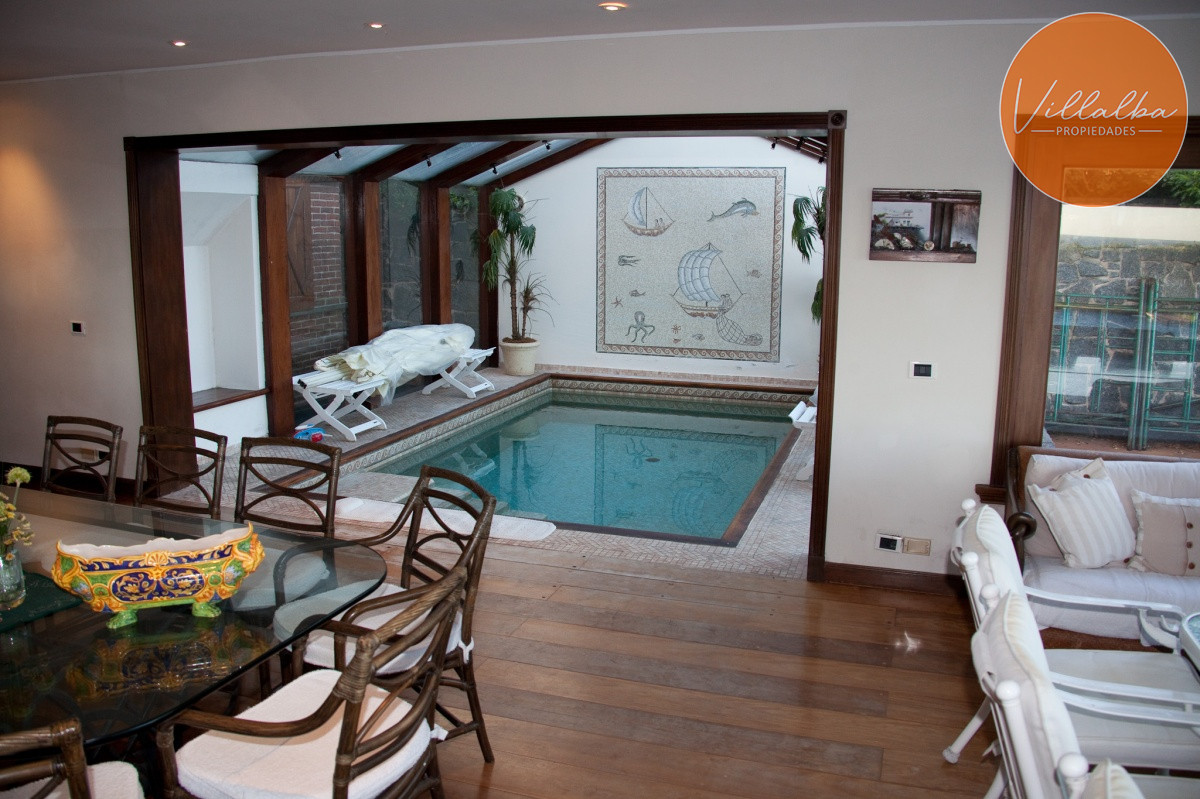 Casa ID.939 - Exclusiva Mansión frente al Mar en Punta del Este