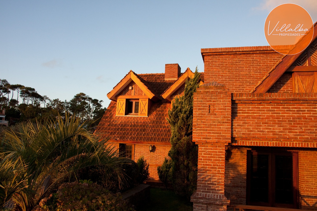 Casa ID.939 - Exclusiva Mansión frente al Mar en Punta del Este