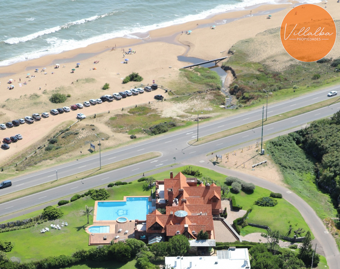 Casa ID.939 - Exclusiva Mansión frente al Mar en Punta del Este