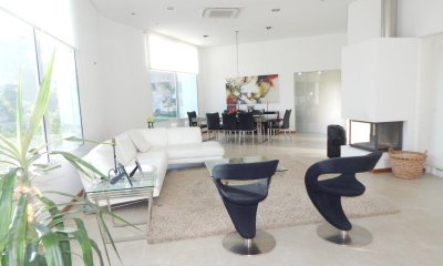 Extraordinaria Casa En Venta Ubicada en el Barrio de Mayor Jerarquía de Punta del Este