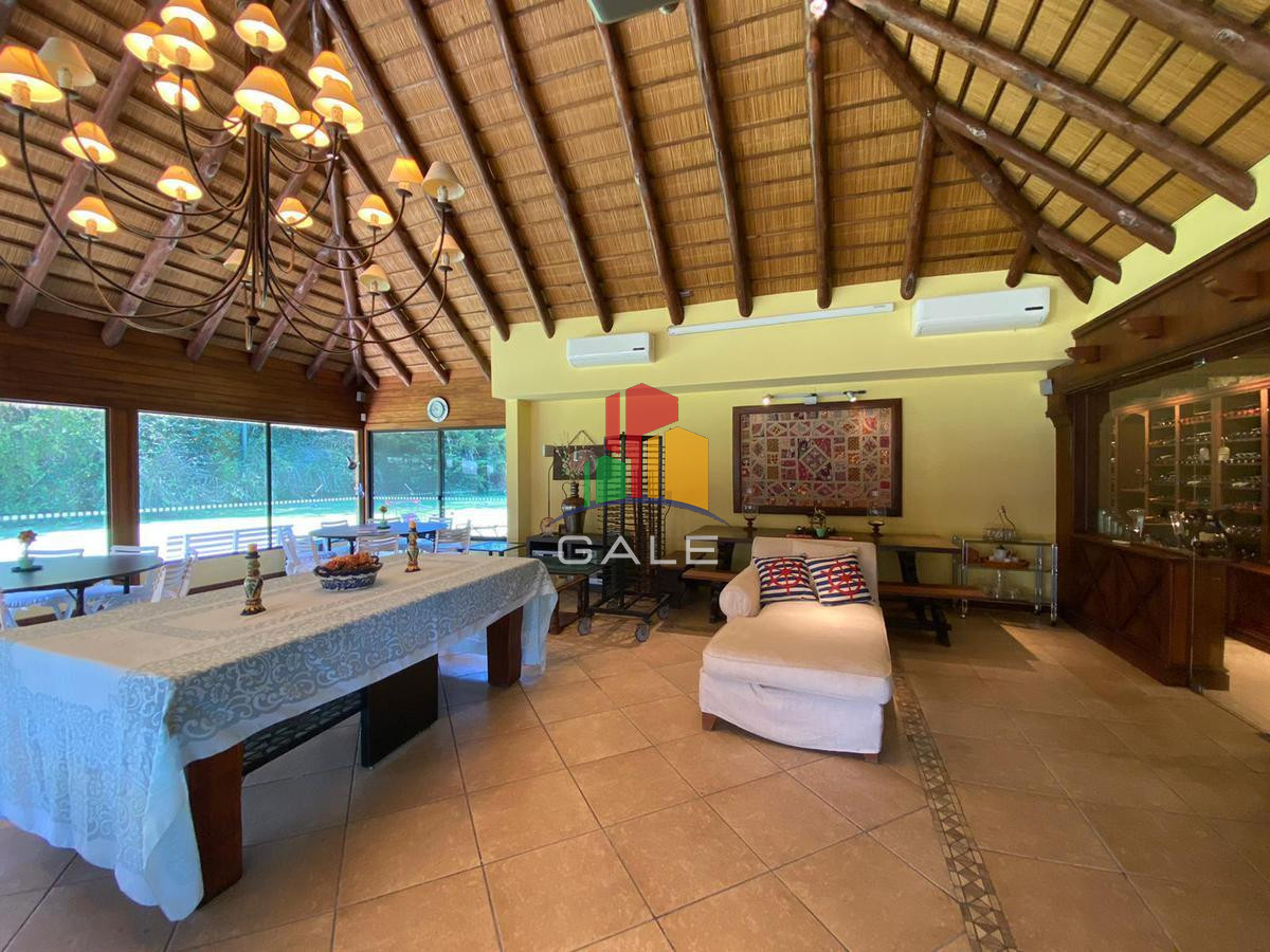 Casa ID.440 - Importante Residencia en la Playa Mansa