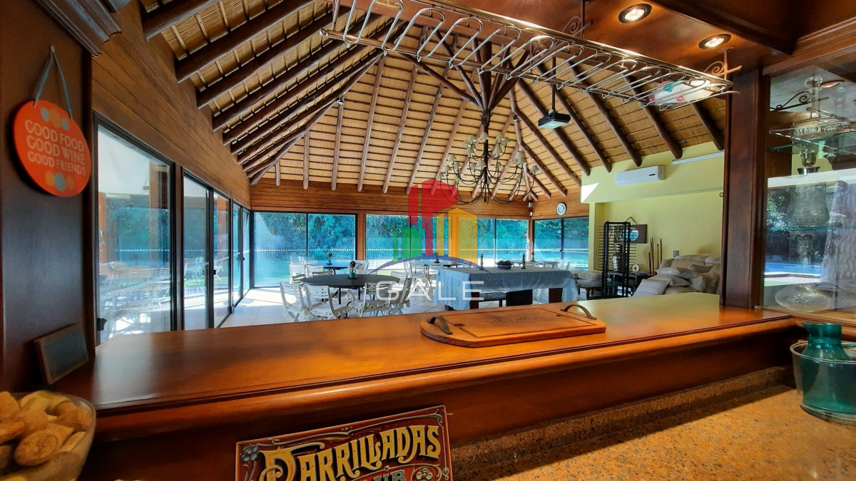 Casa ID.440 - Importante Residencia en la Playa Mansa