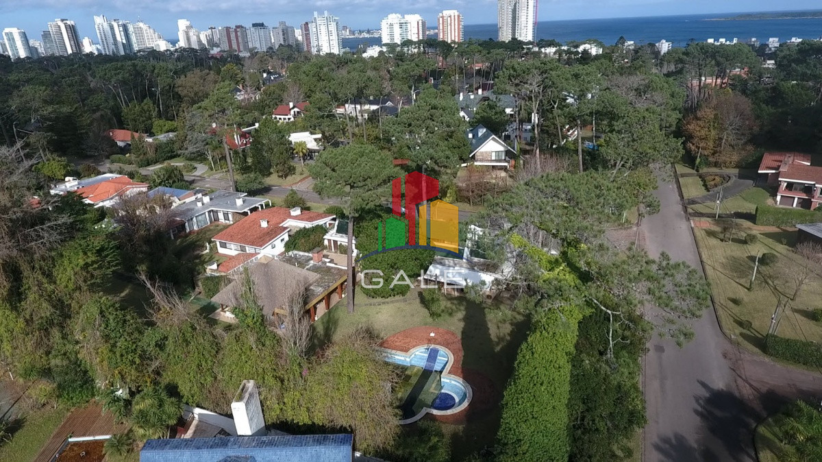 Casa ID.440 - Importante Residencia en la Playa Mansa