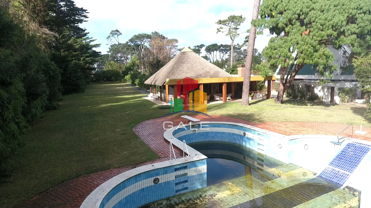 Casa ID.440 - Importante Residencia en la Playa Mansa