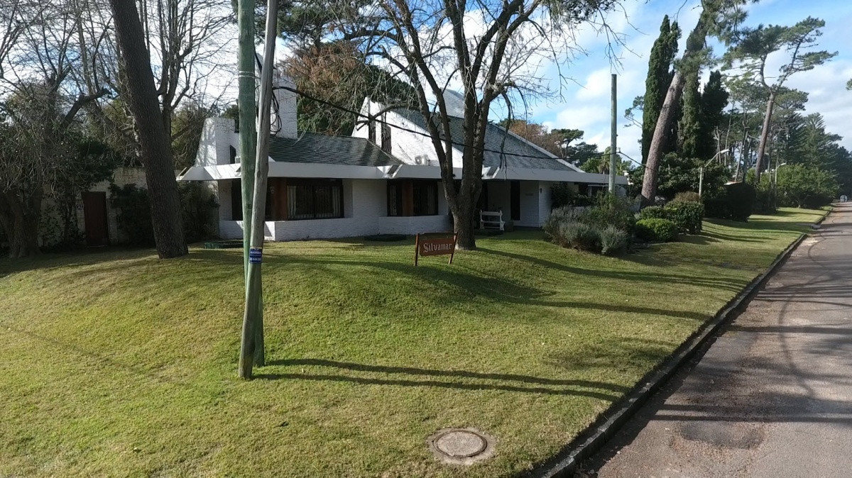 Casa ID.461 - Importante Residencia en la Playa Mansa