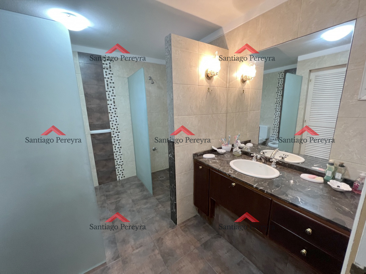 Casa ID.14025 - Espléndida residencia de estilo mediterraneo sobre importante Avenida