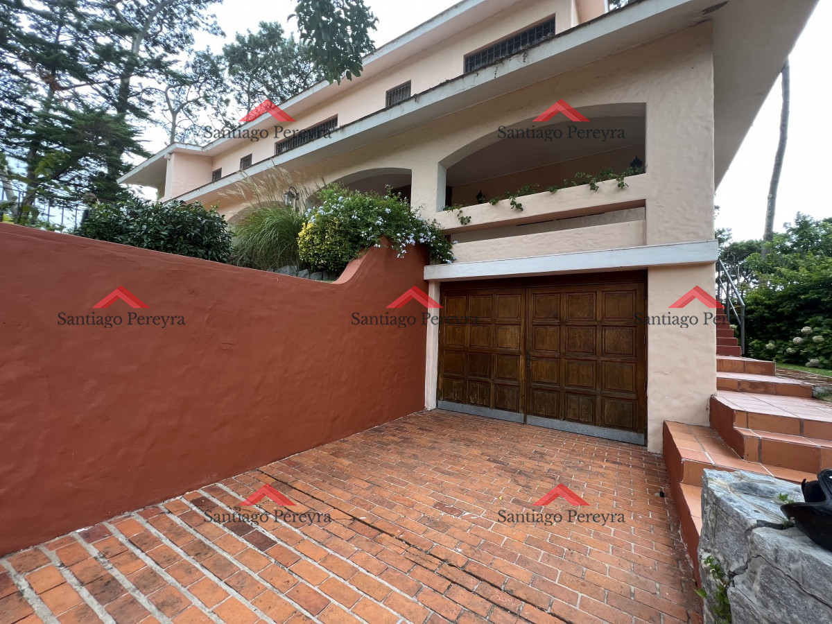 Casa ID.14025 - Espléndida residencia de estilo mediterraneo sobre importante Avenida