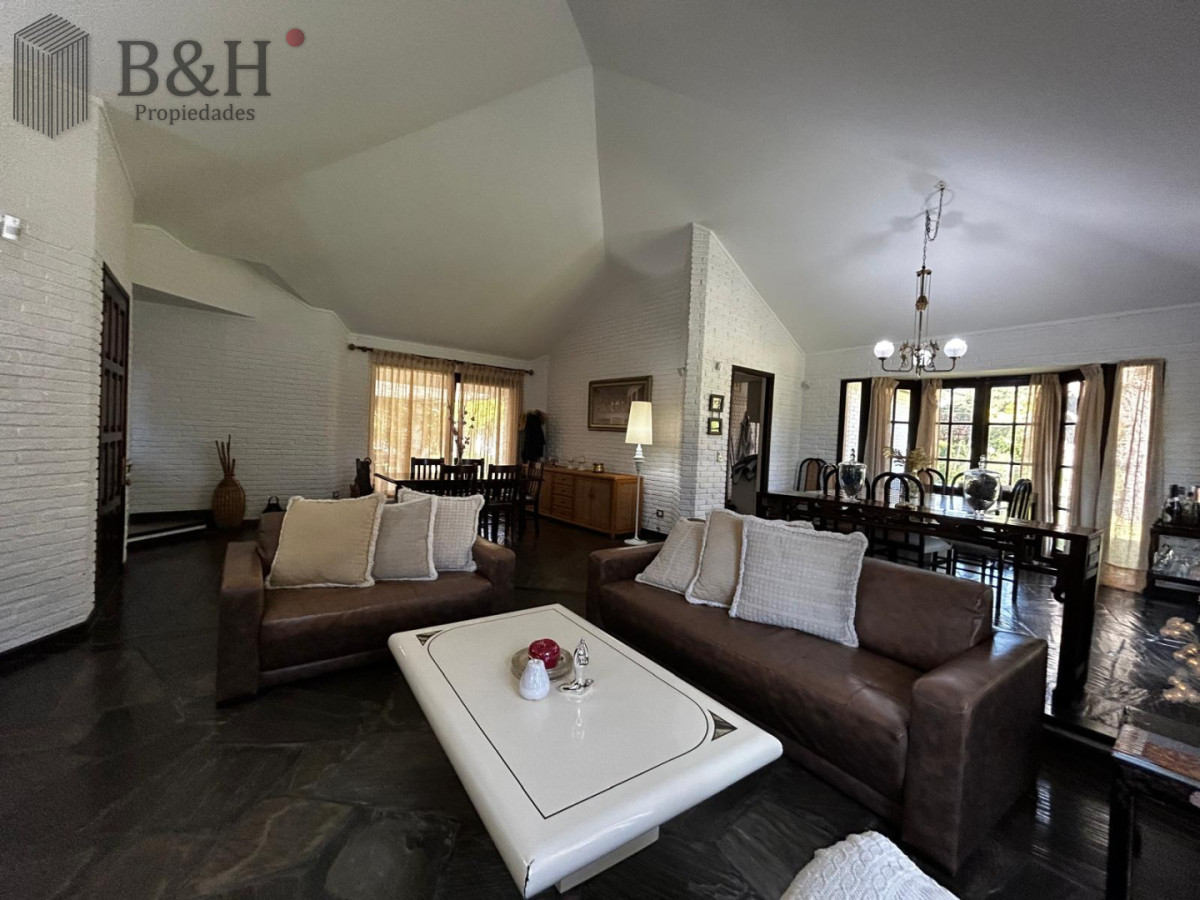 Casa ID.6271 - Casa en alquiler Enero Barrio Lugano Arbolada 