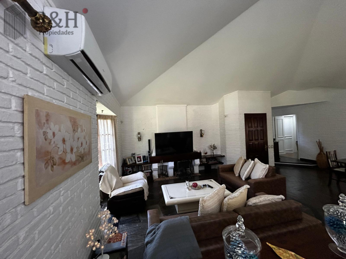 Casa ID.6271 - Casa en alquiler Enero Barrio Lugano Arbolada 