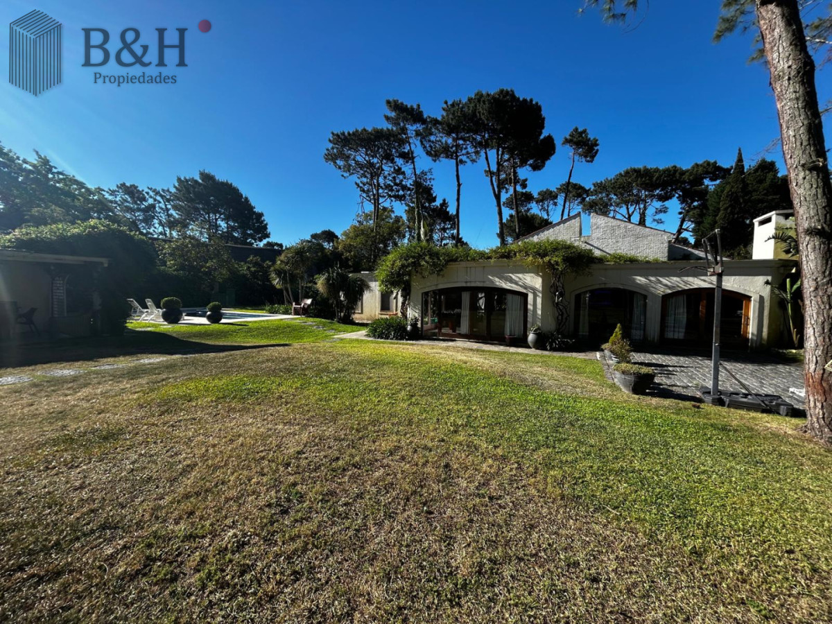 Casa ID.6271 - Casa en alquiler Enero Barrio Lugano Arbolada 