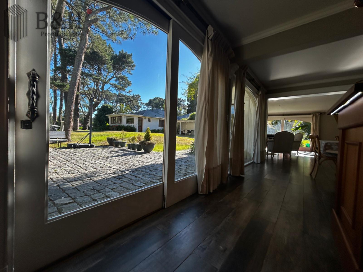 Casa ID.6271 - Casa en alquiler Enero Barrio Lugano Arbolada 