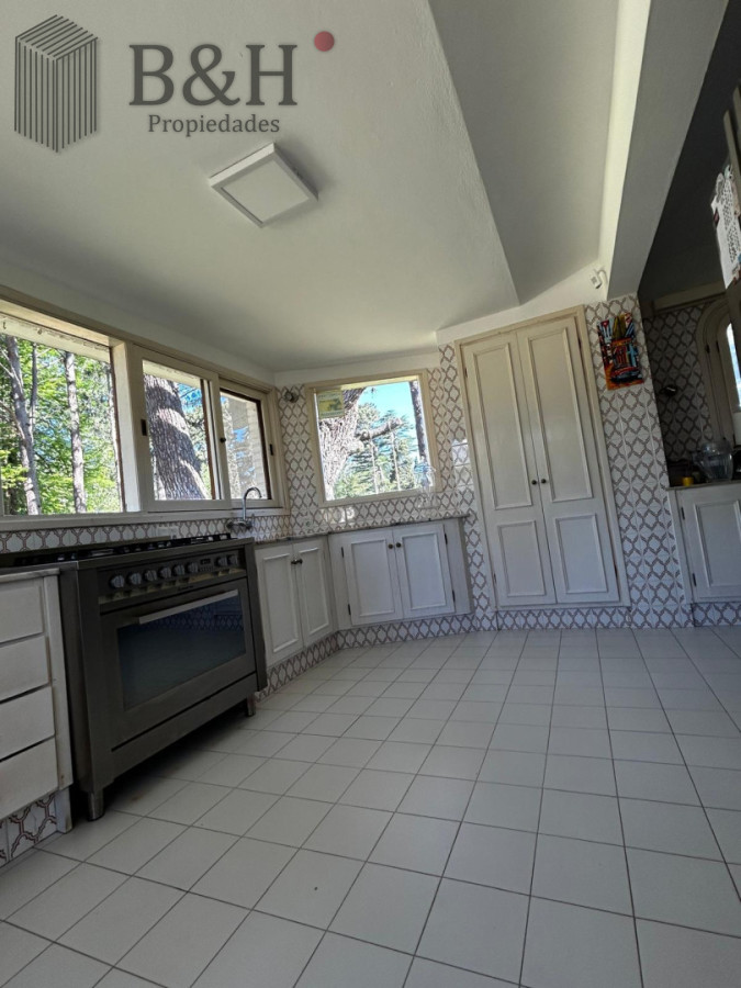 Casa ID.6271 - Casa en alquiler Enero Barrio Lugano Arbolada 