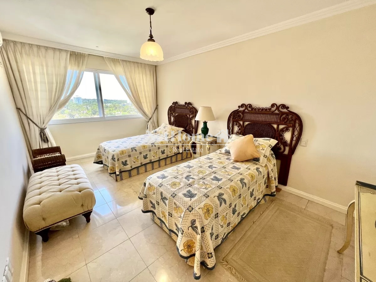 Apartamento ID.147 - Playa Mansa Amplio Apartamento 3 Dormitorios Todos los Amenities