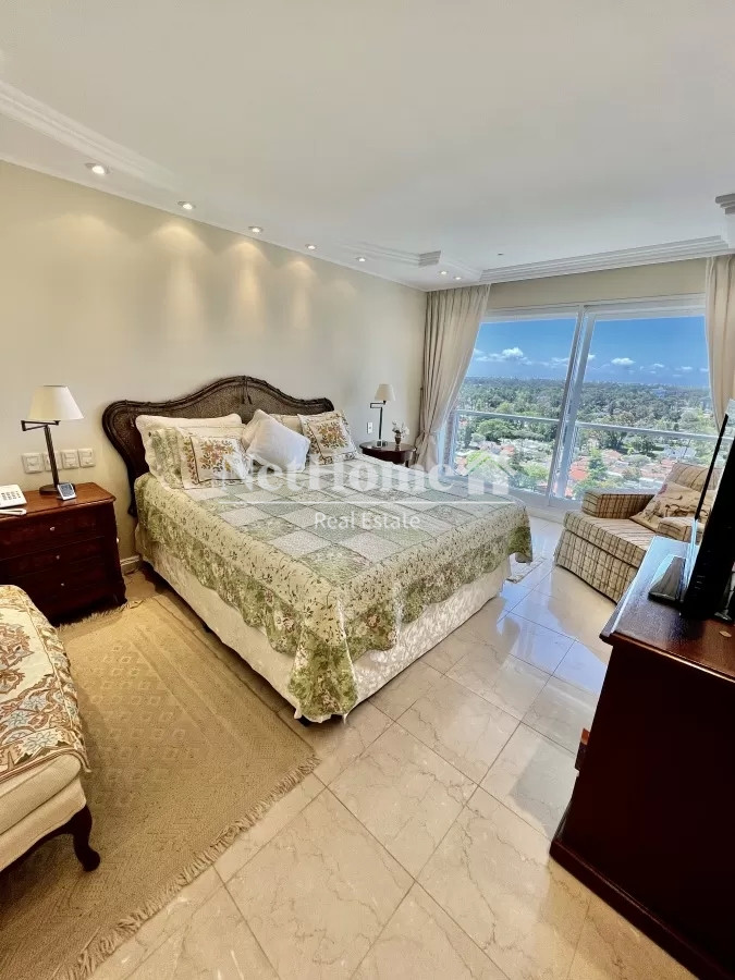 Apartamento ID.147 - Playa Mansa Amplio Apartamento 3 Dormitorios Todos los Amenities