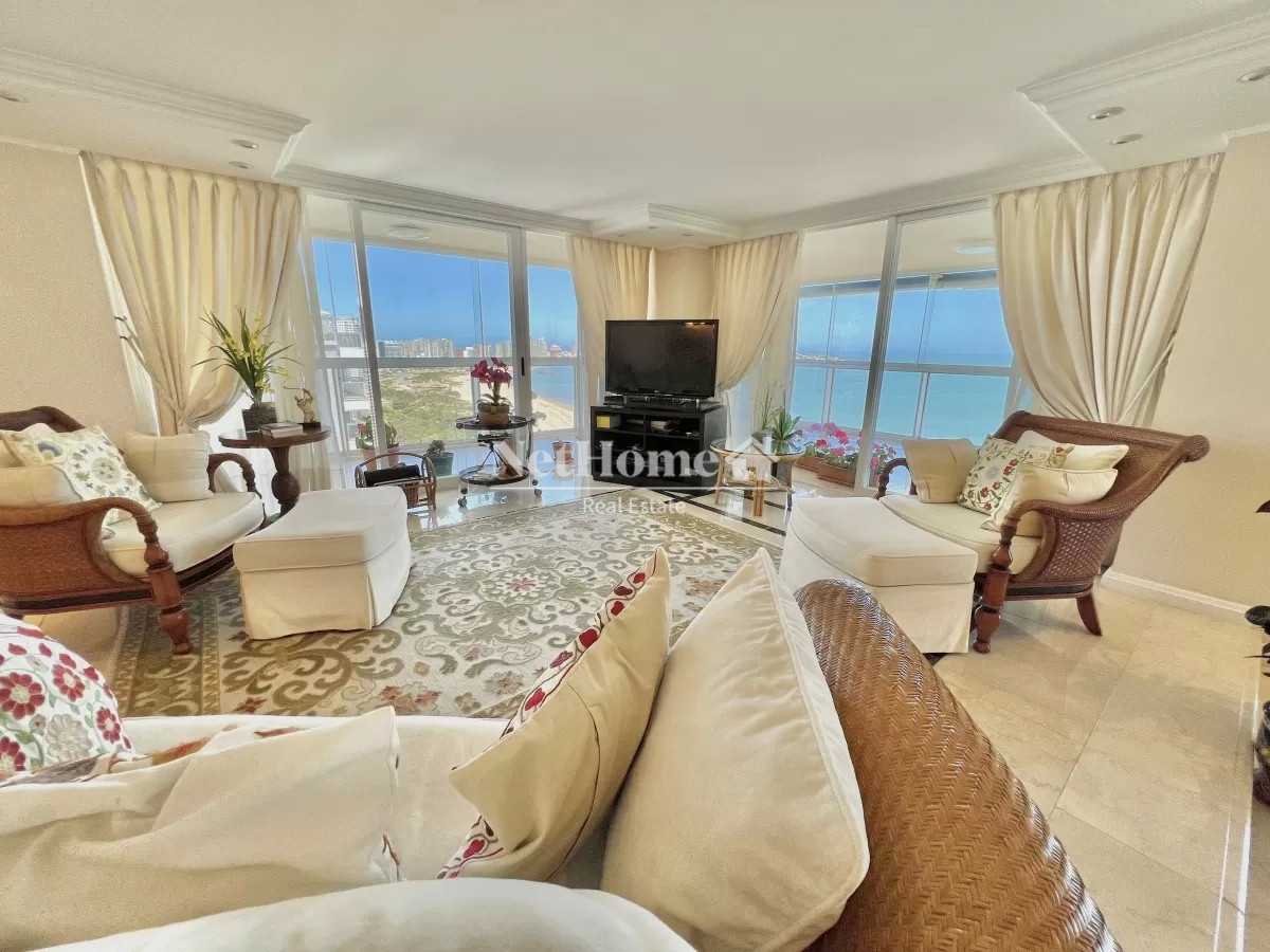 Apartamento ID.147 - Playa Mansa Amplio Apartamento 3 Dormitorios Todos los Amenities