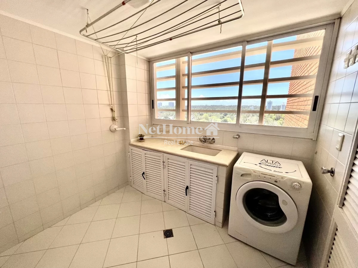 Apartamento ID.147 - Playa Mansa Amplio Apartamento 3 Dormitorios Todos los Amenities
