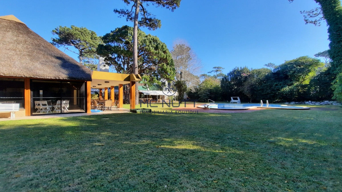 Casa ID.581/ - Casa en venta  Playa Mansa Punta del Este