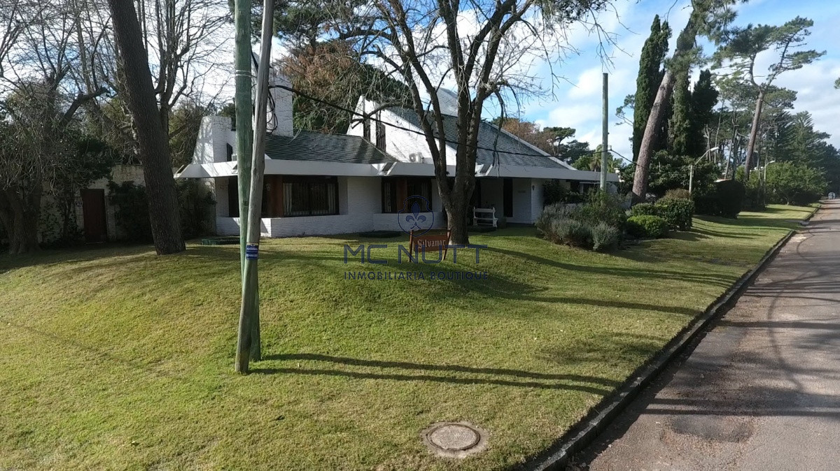 Casa ID.581/ - Casa en venta  Playa Mansa Punta del Este