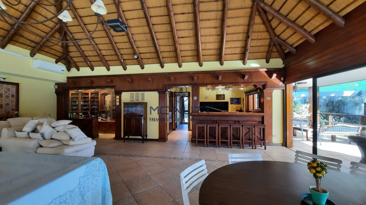 Casa ID.581/ - Casa en venta  Playa Mansa Punta del Este