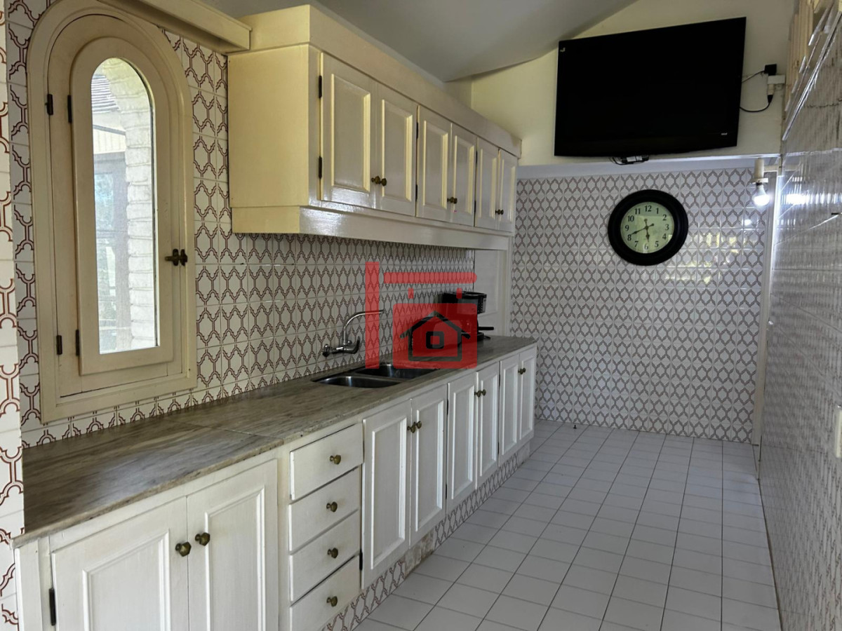 Casa ID.459 - Casa en alquiler Enero Barrio Lugano Arbolada 