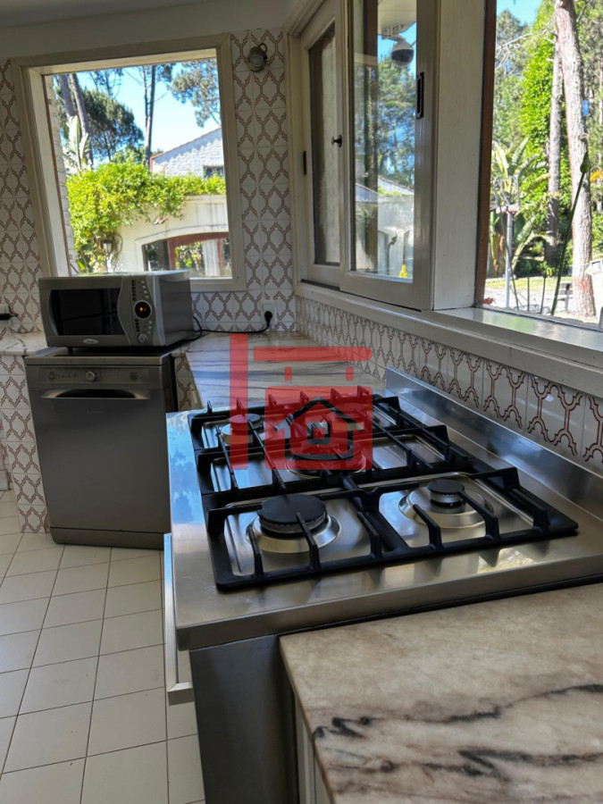 Casa ID.459 - Casa en alquiler Enero Barrio Lugano Arbolada 